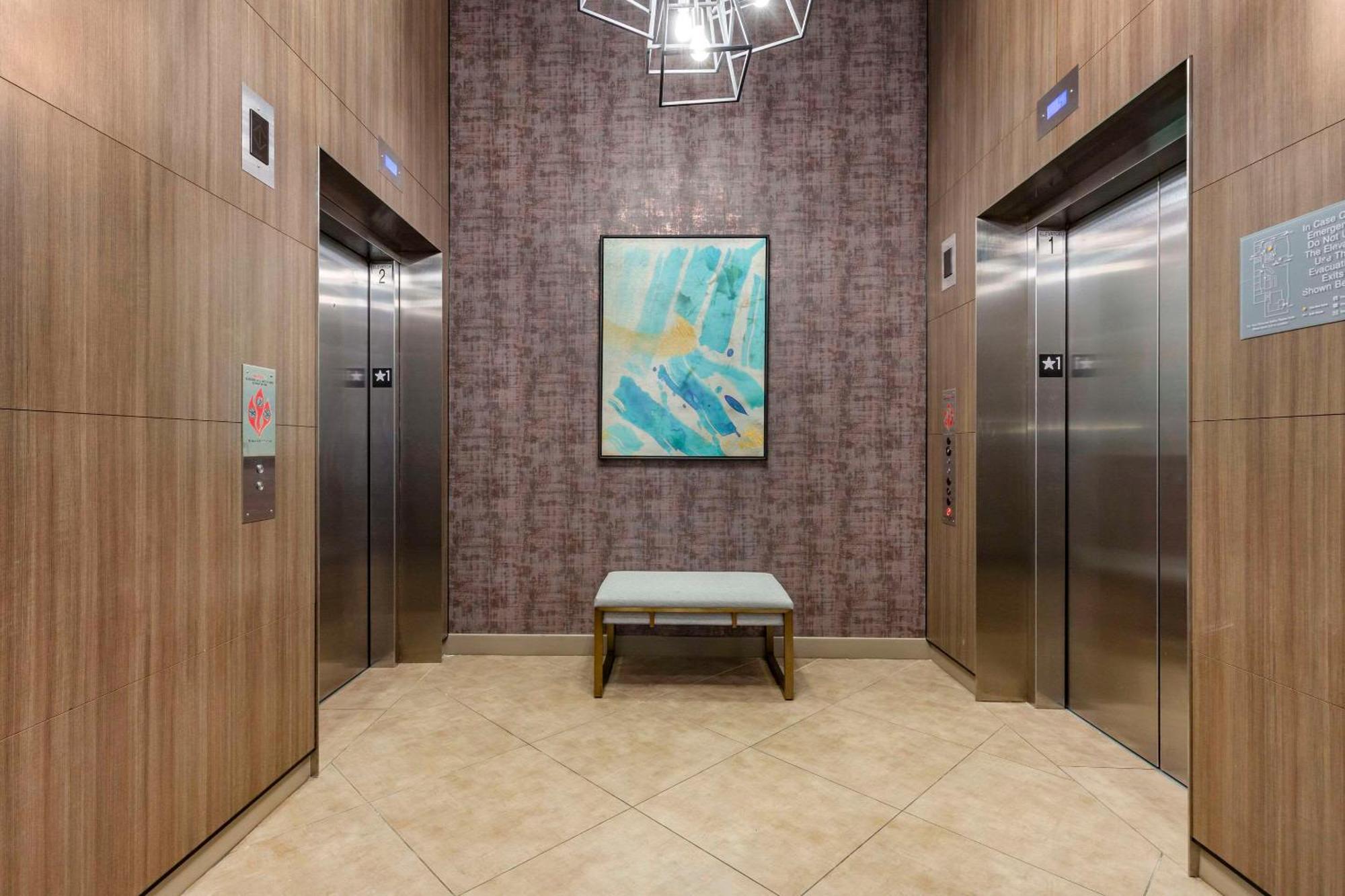 Cambria Hotel Rockville Esterno foto