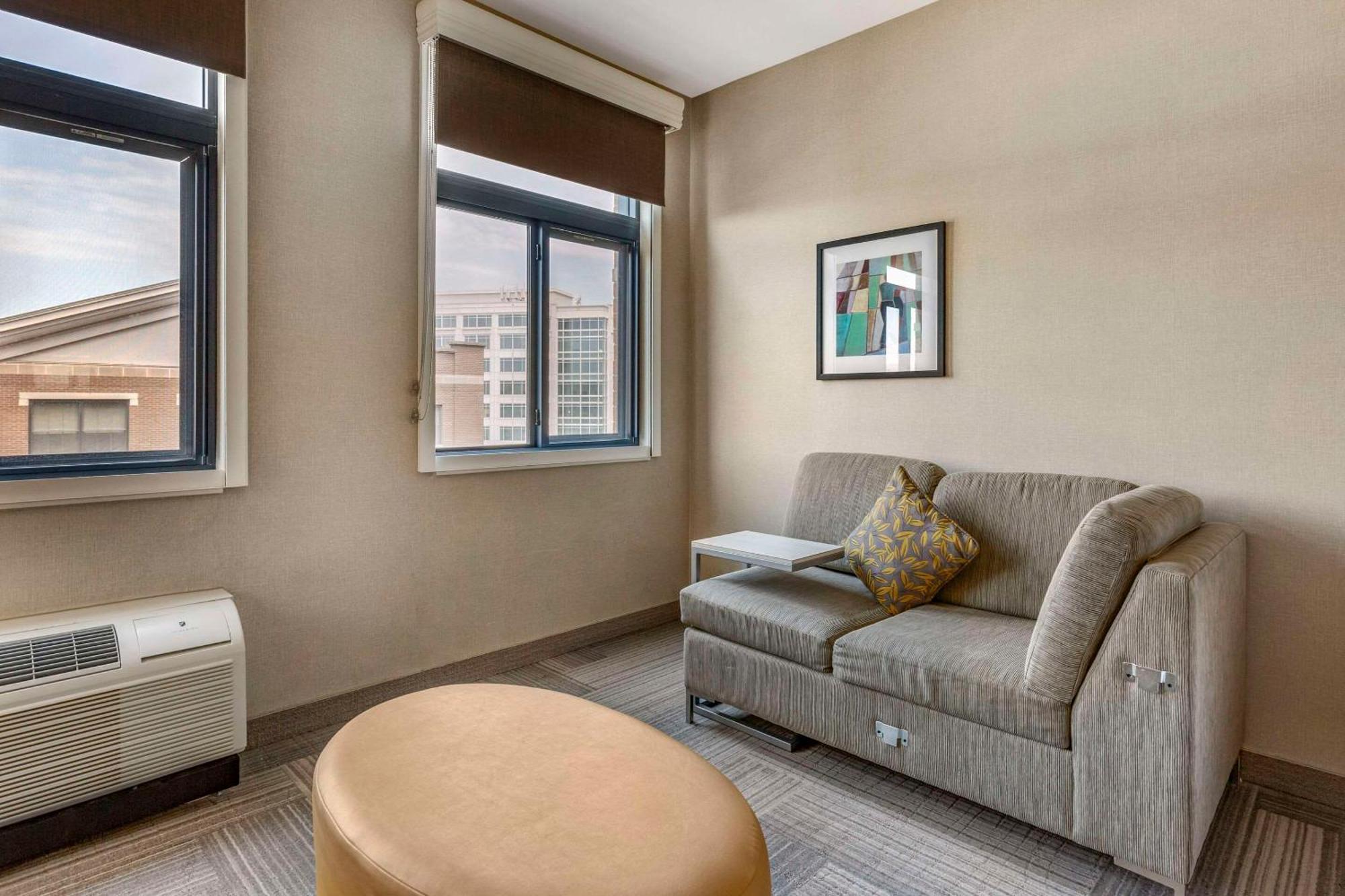 Cambria Hotel Rockville Esterno foto